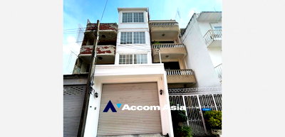 Townhouses for rent Outer Sukhumvit : 🔼🔽 AccomA 📩 Home Office 3 BR Townhouse in Khlong Tan Nuea (AA30465)