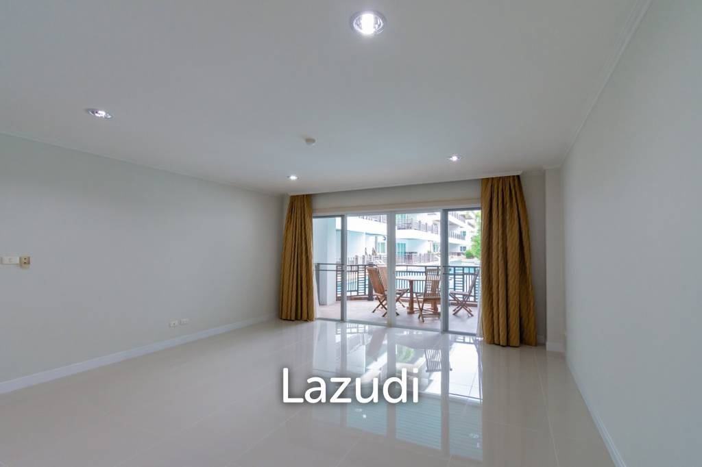 picture THE BEACH PALACE :  3 Bed Beachfront condo - 3/26