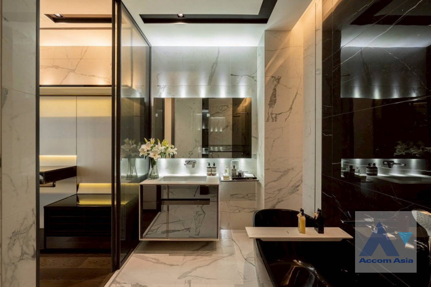 picture 🔼🔽 AccomA 📩  Modern minimalist condominium with wooden interior and full-height glass (AA43843) - 20/20