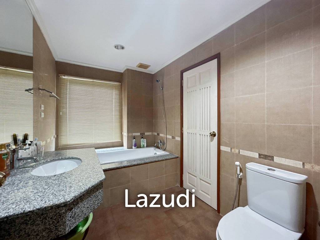 picture The Beach Palace : 2 Bed Condo Beach Front - 27/31