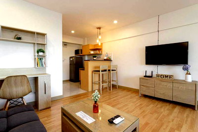 เช่าคอนโด เชียงใหม่ : ชมดอย คอนโด (ตึกเหลี่ยม) ถนนคันคลอง ระหว่างย่านนิมมาน และมหาวิทยาลัยเชียงใหม่ ค่าเช่า (รวมอินเทอร์เน็ตความเร็วสูงแล้ว)  12,000 บาท/เดือน