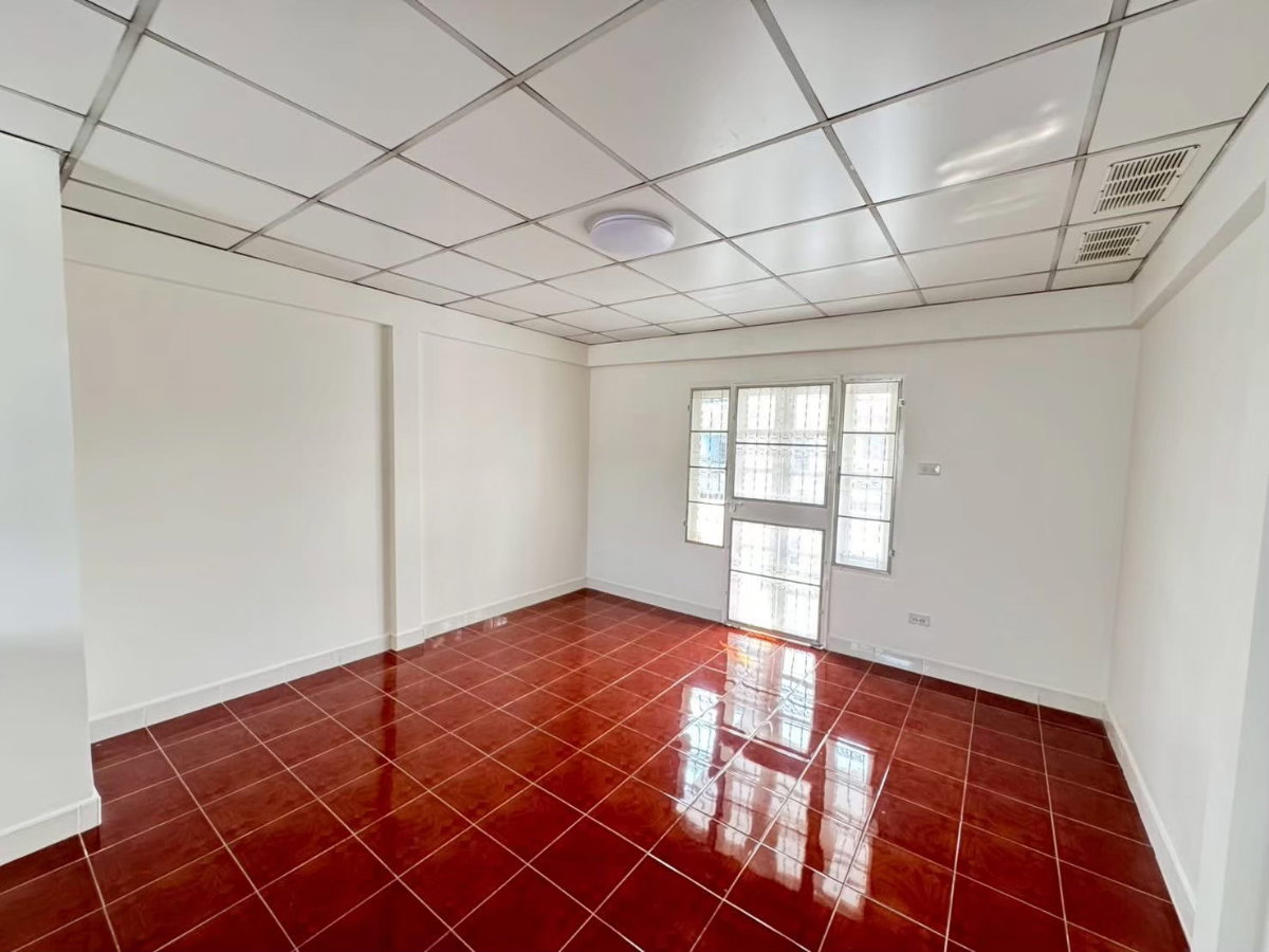 รูป ขายทาวน์เฮ้าส์ 4 ชั้น นวลจันทร์ 31 รีโนเวทใหม่ พร้อมเข้าอยู่ - เจ้าของขายเอง - รูปที่ 13/26