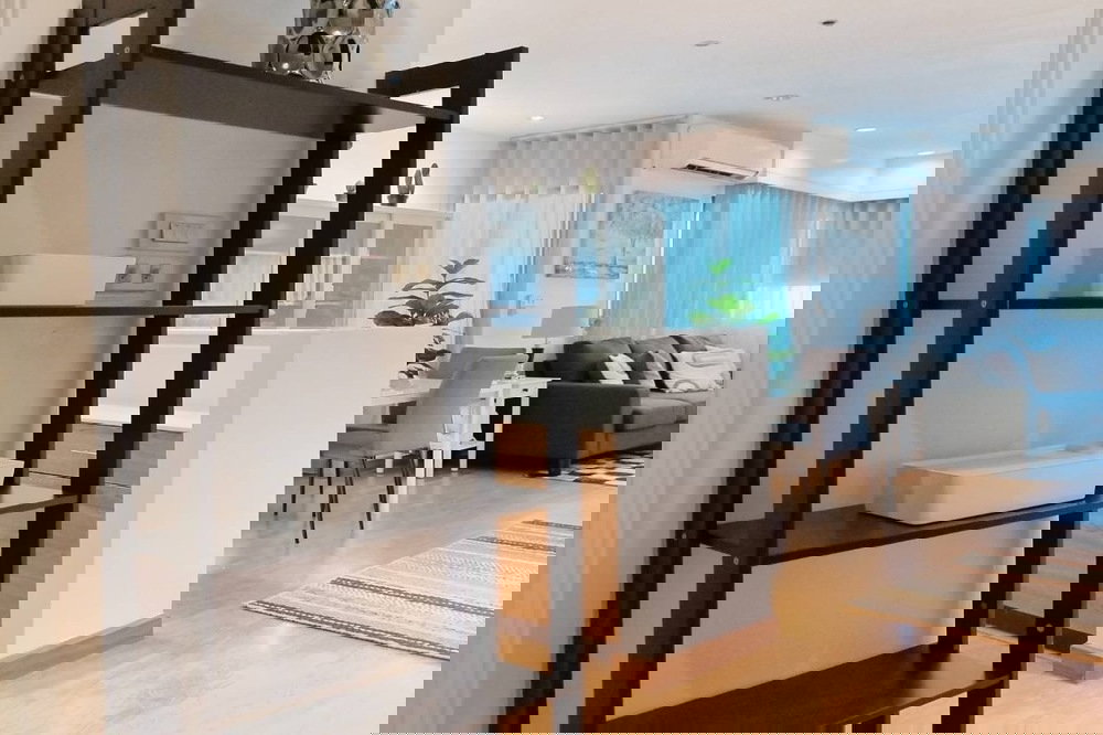 รูป  ขายพร้อมผู้เช่า !! 🔥 Sathorn Gardens, 1 ห้องนอน, 1 ห้องน้ำ, ชั้นสูง 14++, มีที่จอดรถ Fixed, ทำเลดี!! Code C20240800127 พร้อมเข้าอยู่, ราคาพิเศษ!!📣📣 - รูปที่ 9/12