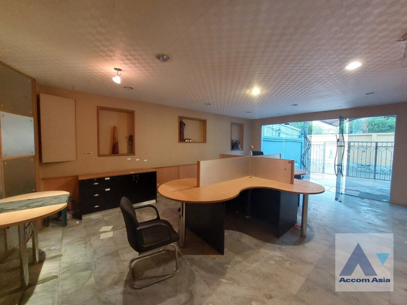 picture 🔼🔽 AccomA 📩 4 BR Townhouse in Phra Khanong Nuea (AA36700) - 2/16