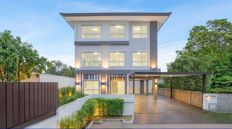 ขายบ้านเดี่ยว : บ้านเดี่ยวหลังใหญ่ 3 ชั้น รีโนเวทใหม่ โครงการ คาซ่าพรีเมี่ยม ราชพฤกษ์-พระราม5