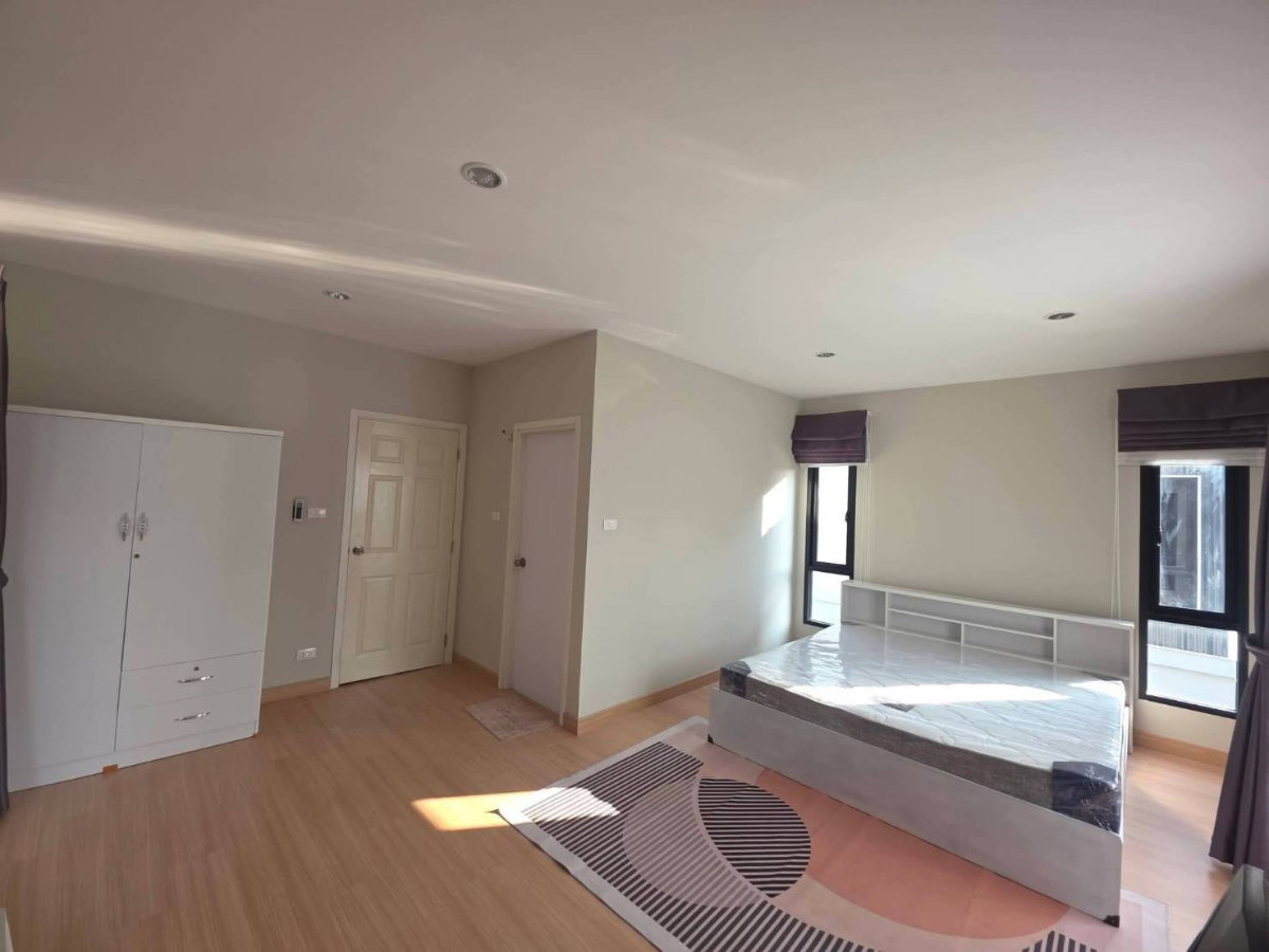 รูป ให้เช่าบ้าน 4 ห้องนอน ใกล้สนามบินเชียงใหม่ หมู่บ้านกาญจน์กนกวิลล์ 22 สารภี-เชียงใหม่ (R1012) T.0946511456 - รูปที่ 3/9