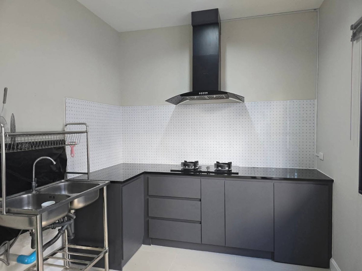 รูป ให้เช่าบ้าน 4 ห้องนอน ใกล้สนามบินเชียงใหม่ หมู่บ้านกาญจน์กนกวิลล์ 22 สารภี-เชียงใหม่ (R1012) T.0946511456 - รูปที่ 7/9