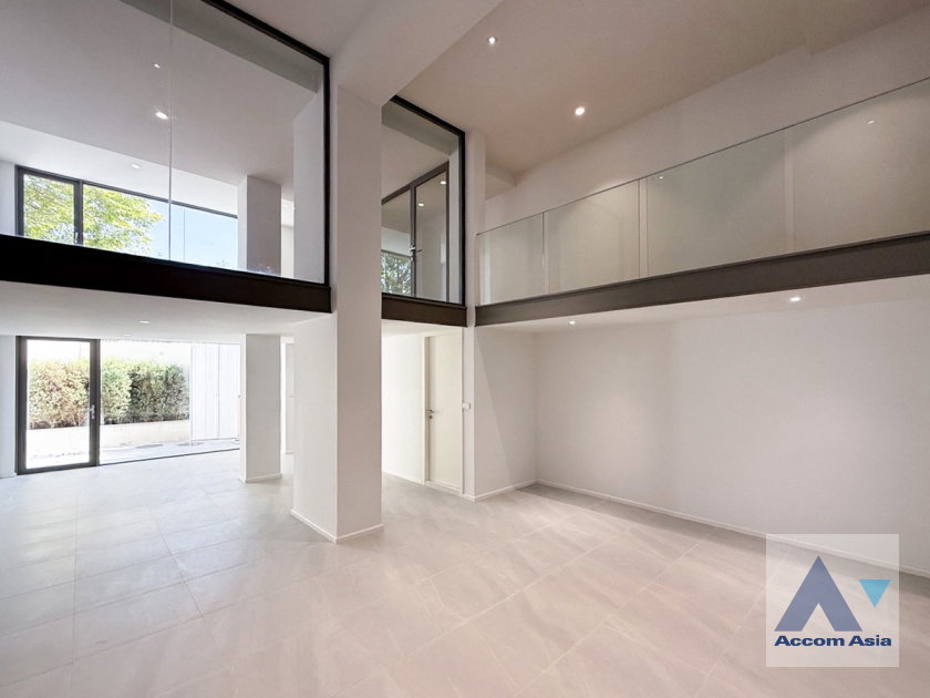 รูป 🔼🔽 AccomA 📩 Newly renovated 5 BR Townhouse in Phra Khanong Nuea (AA45540) - รูปที่ 4/20