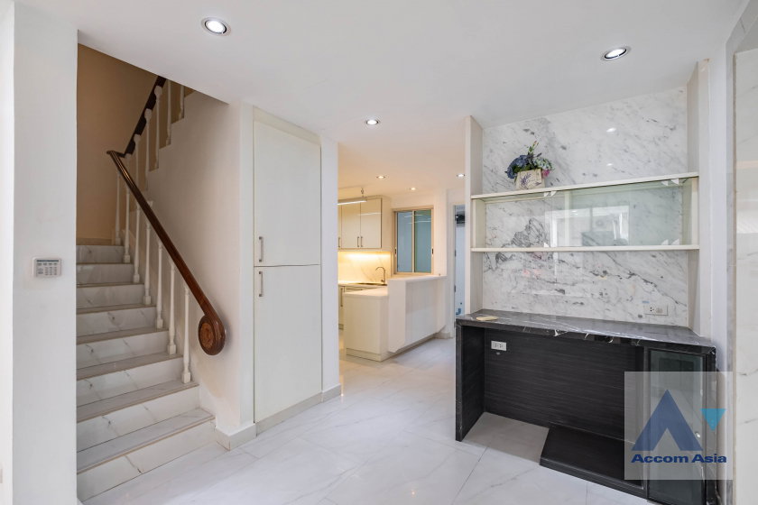 picture 🔼🔽 AccomA 📩 4 BR House in Khlong Toei Nuea (AA39878) - 8/20