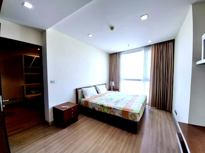 Condos for rent Soi Sukhumvit 71 : 32,000 baht/month 2/1 bed Skywalk condo BTS Prakanhong 