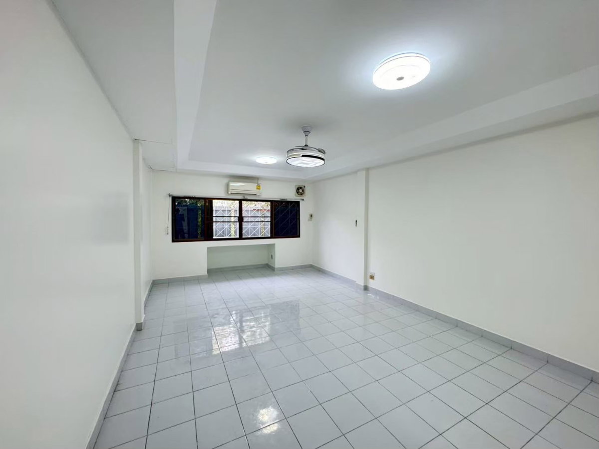 รูป ขายทาวน์เฮ้าส์ 4 ชั้น นวลจันทร์ 31 รีโนเวทใหม่ พร้อมเข้าอยู่ - เจ้าของขายเอง - รูปที่ 15/26