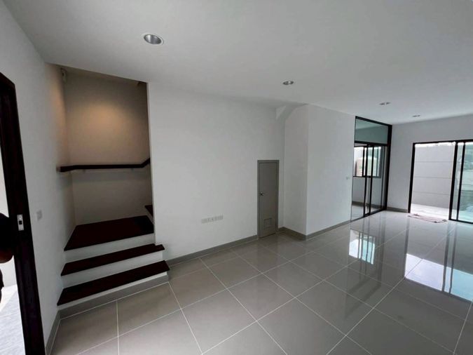 4-bed townhouse for rent, 170 sqm, 20 sq wah, Premium Place Phaholyothin - Ramintra