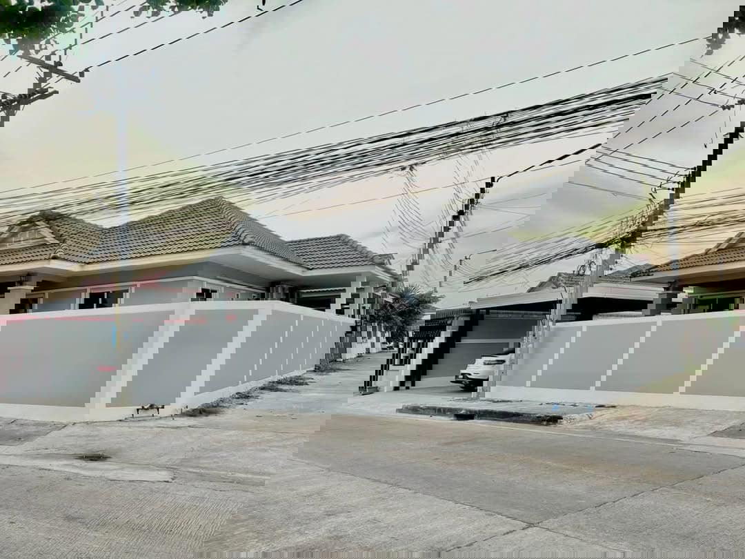 รูป ขายบ้านเดี่ยวพร้อมสระว่ายน้ำ ในพัทยา ทำเลทอง โซนห้วยใหญ่ - รูปที่ 1/23