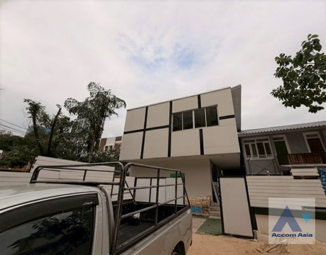 🔼🔽 AccomA 📩 Home Office 0 BR House in Khlong Tan Nuea (AA44853)