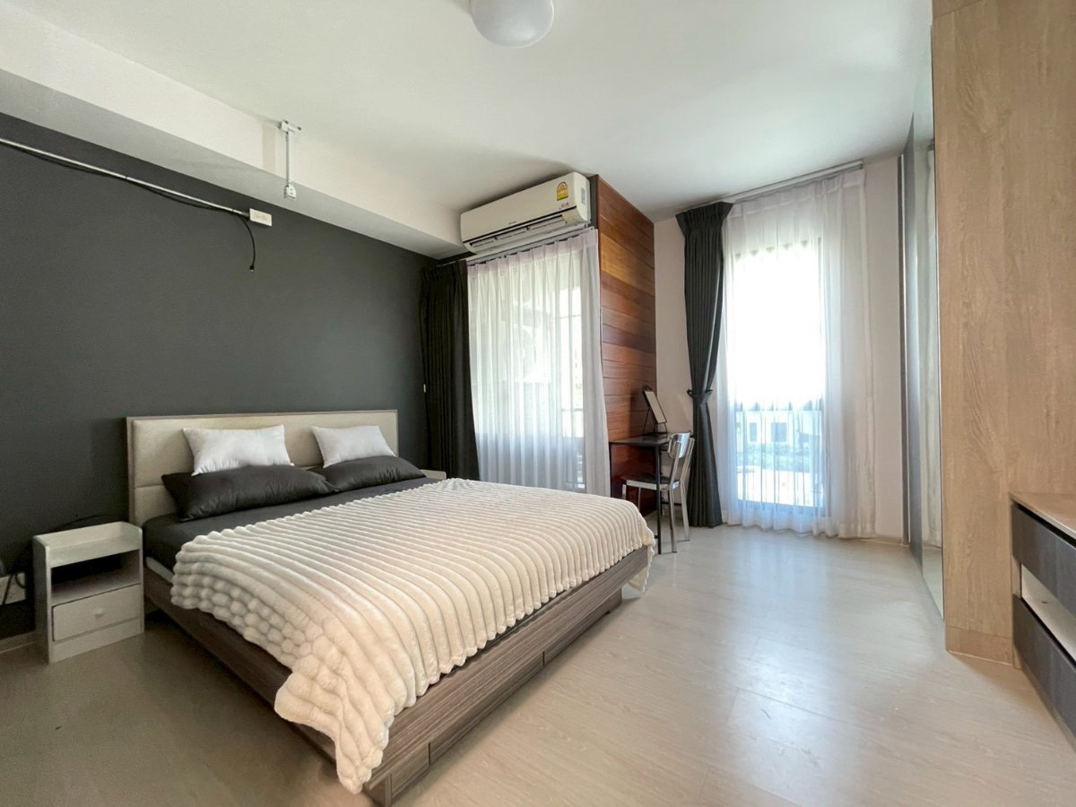 picture ✨ Rare Duplex Pool Access Unit – Unio Sukhumvit 72 Phase 2 (Block E) - 11/21