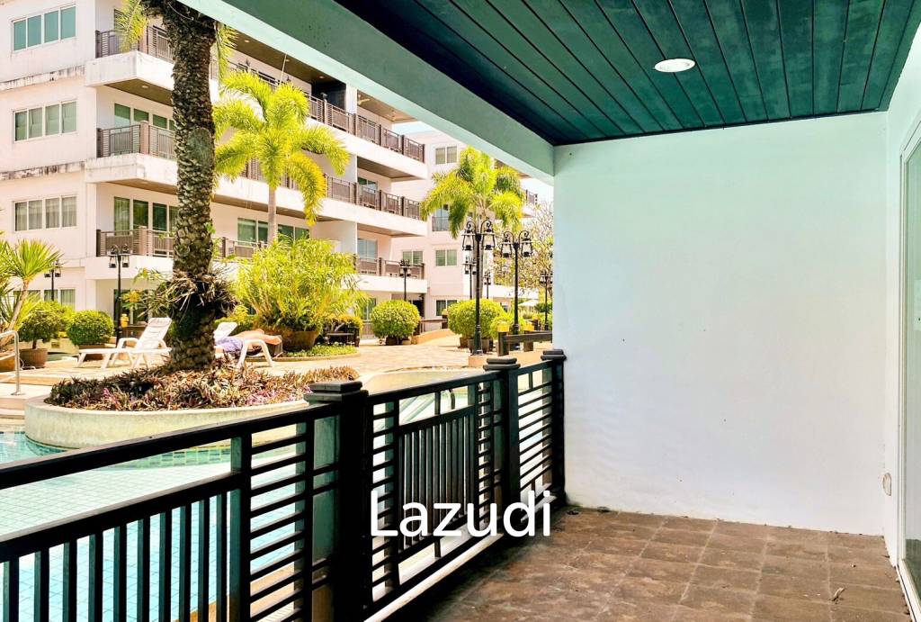 picture The Beach Palace: Beach Front Studio Condo - 9/11