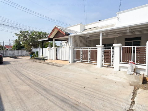 For Sale | 1-Storey Townhouse – Ekthara Village (Soi Khao Talo) 2 Bedrooms • 2 Bathrooms • 1 Living room