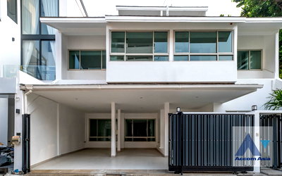 Houses for sale BTS Asok : 🔼🔽 AccomA 📩  4 BR House in Khlong Toei Nuea (AA39878)