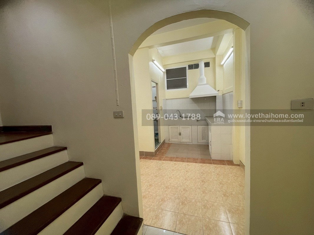 รูป ขายทาวน์เฮ้าส์ 2 ชั้น ซอยลาดพร้าว87 แยก3 พื้นที่ 16 ตารางวา สภาพนางฟ้า  ขายเพียง 2.7 ล้านบาท - รูปที่ 4/11