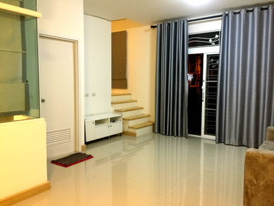 ทาวน์โฮมให้เช่า : ให้เช่าทาวน์โฮม 2 ชั้น สไตล์ Modern เจ้าของให้เช่าเอง หมู่บ้านคาซ่าซิตี้ ดอนเมือง