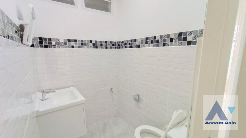 รูป 🔼🔽 AccomA 📩  5 BR House in Chan Kasem (AA40986) - รูปที่ 17/19