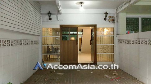🔼🔽 AccomA 📩 6 BR Townhouse in Chong Nonsi (AA16935)