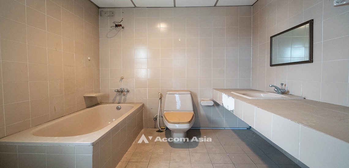 picture 🔼🔽 AccomA 📩 Spacious Balcony with City View  ( 1520765 ) - 11/12