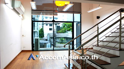 Townhouses for rent Thai Television Channel 3 : 🔼🔽 AccomA 📩 Pet friendly,Home Office 4 BR Townhouse in Khlong Tan Nuea (AA25261)
