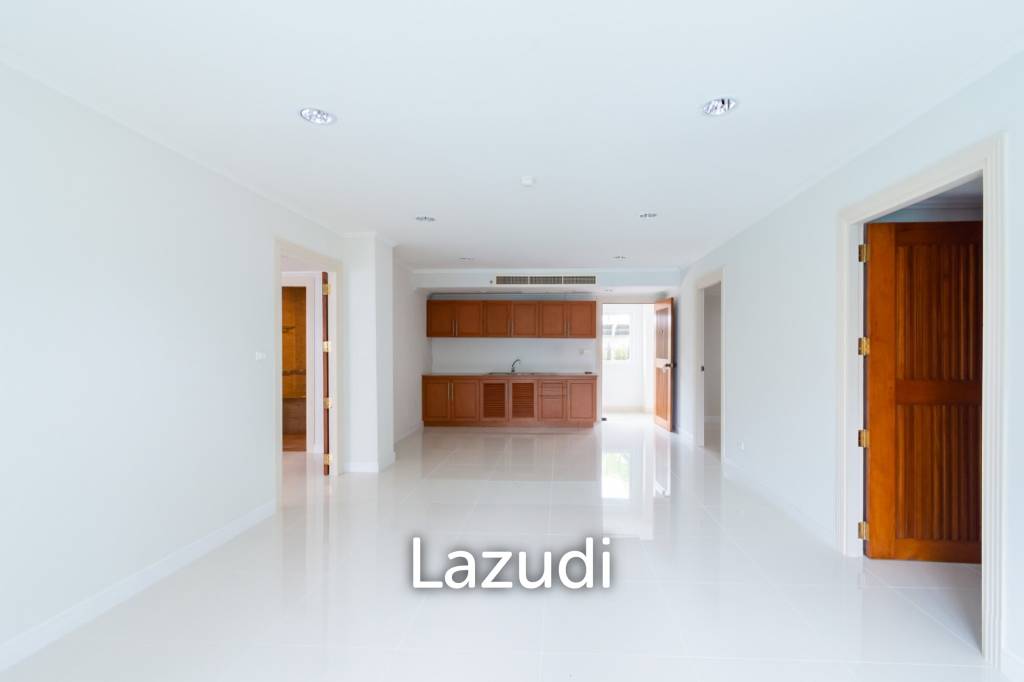 THE BEACH PALACE :  3 Bed Beachfront condo - image 5