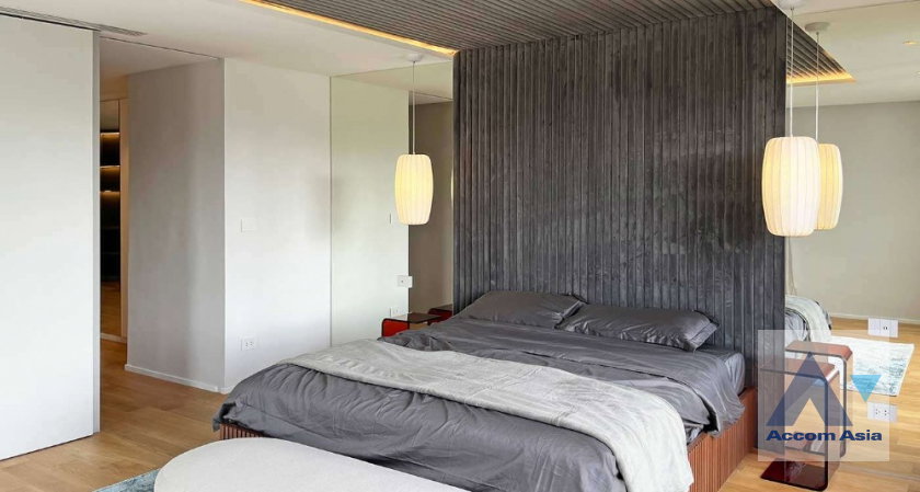 รูป 🔼🔽 AccomA 📩 Crystal Garden Luxury duplex with spacious balcony and stunning city views - รูปที่ 12/17