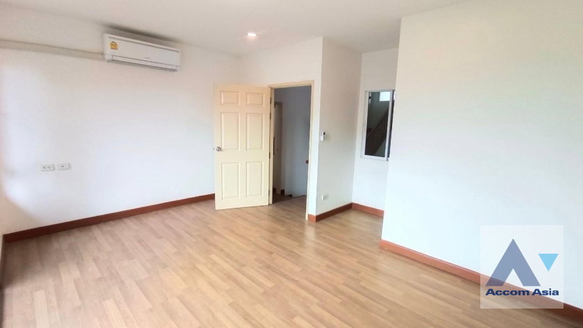 picture 🔼🔽 AccomA 📩 Renovated Townhouse with Open Living Area in Sathorn (AA36392) - 7/18