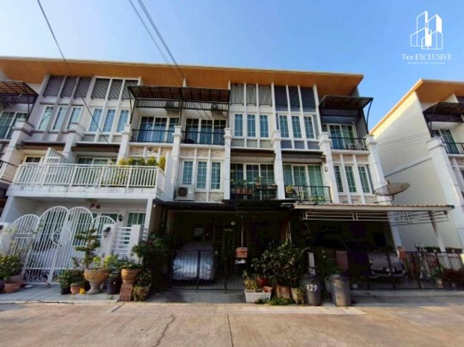 ทาวน์โฮม 3 ชั้น โครงการ โกลเด้น ซิตี้ ปิ่นเกล้า-จรัญฯ  เนื้อที่ 22.6  ตรว    5  ห้องนอน  4 ห้องน้ำ