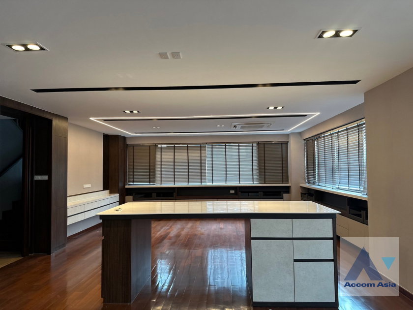picture 🔼🔽 AccomA 📩 Modern Luxury Duplex with Private Balcony ( AA41811) - 3/16
