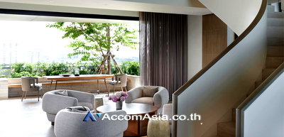 ขายคอนโด : 🔼🔽 AccomA 📩 Spacious luxury duplex condominium featuring an open-plan layout and a large private balcony ( AA31290 )