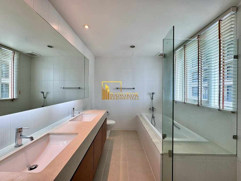 รูป Luxurious 3 Bedroom Apartment in Phrom Phong - BR0474AP - รูปที่ 28/50