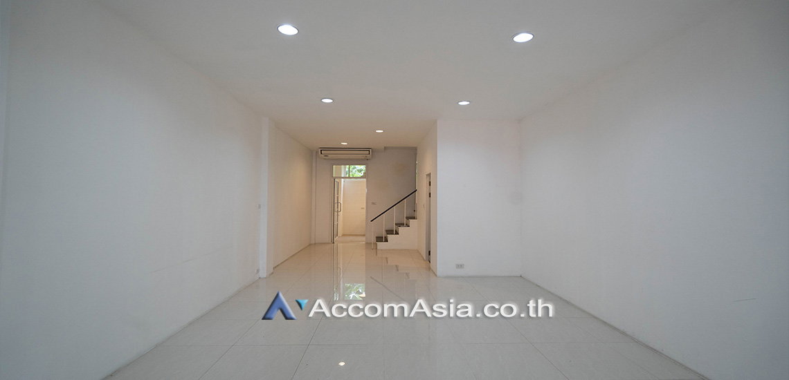 picture 🔼🔽 AccomA 📩 Home Office 3 BR Townhouse in Khlong Tan Nuea (AA30465) - 10/17