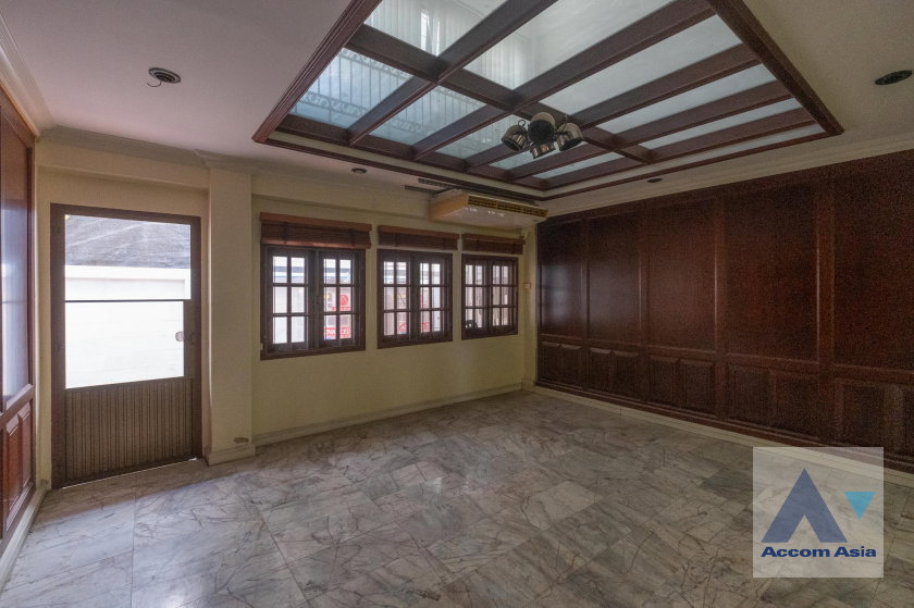 รูป 🔼🔽 AccomA 📩 Large family home with greenery and natural ventilation in Silom (AA39989) - รูปที่ 13/20