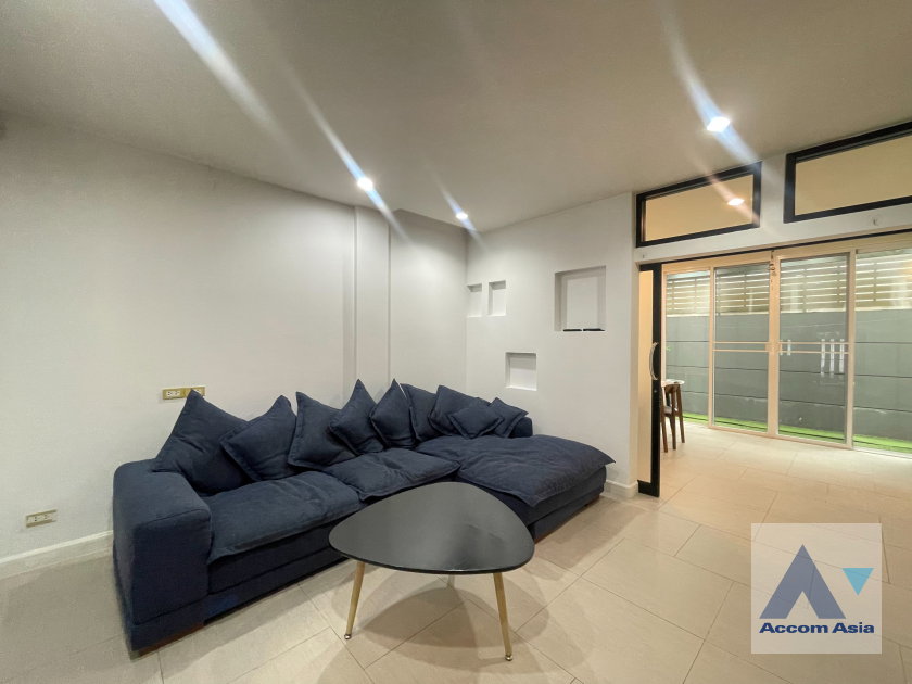 picture 🔼🔽 AccomA 📩 Home Office 4 BR Townhouse in Klong Tan (AA33995) - 1/20