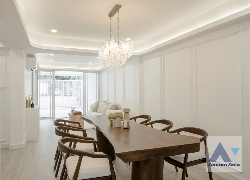 รูป 🔼🔽 AccomA 📩 Newly Renovated 3-Storey Townhome for Living & Investment - รูปที่ 13/20
