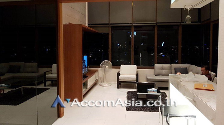 picture 🔼🔽 AccomA 📩 Duplex Condo 2 BR Condominium @The Emporio Place (1520952) - 1/12