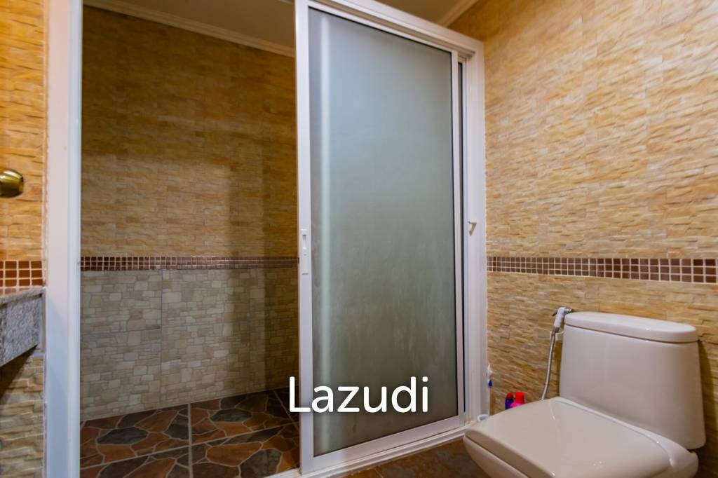 THE BEACH PALACE :  Studio room condo near the beach - image 6