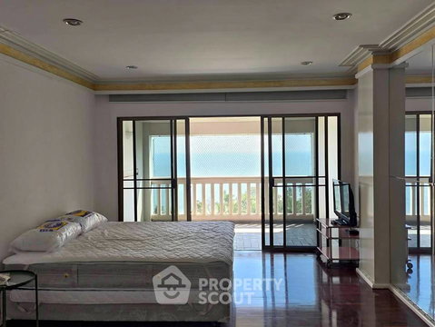 1-BR Condo at Dusit Condominium close to The Venezia (ID 2187056)