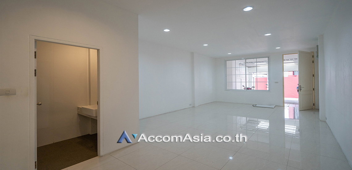 picture 🔼🔽 AccomA 📩 Home Office 3 BR Townhouse in Khlong Tan Nuea (AA30465) - 13/17