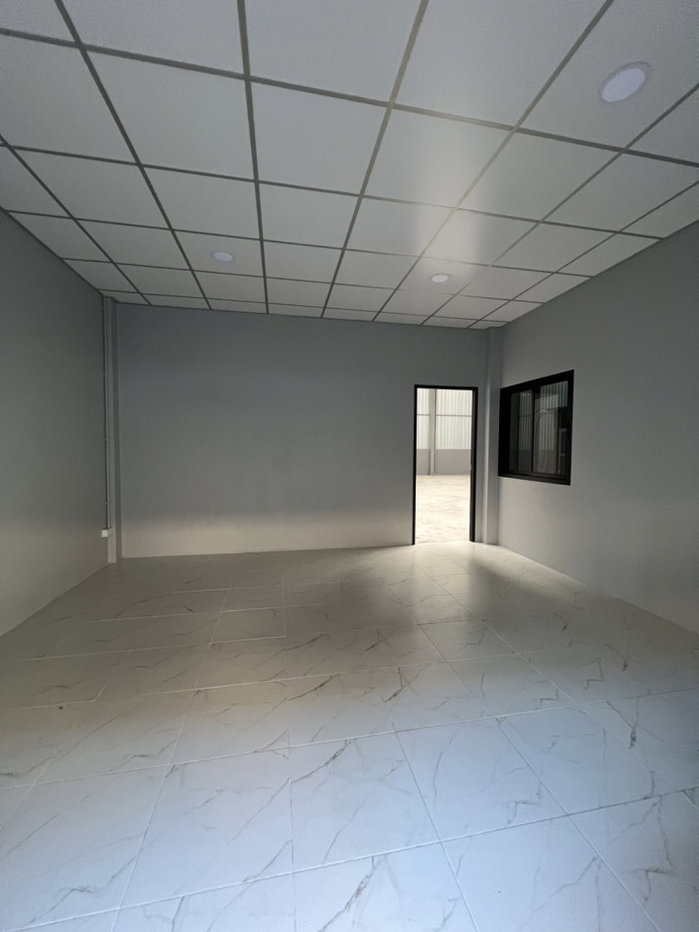 รูป ให้ เช่า โกดัง-โรงงาน สร้างใหม่ พร้อมออฟฟิศ และห้องน้ำ เข้าอยู่ได้เลย ซอยประชาอุทิศ 90 สมุทรปราการ - รูปที่ 2/6