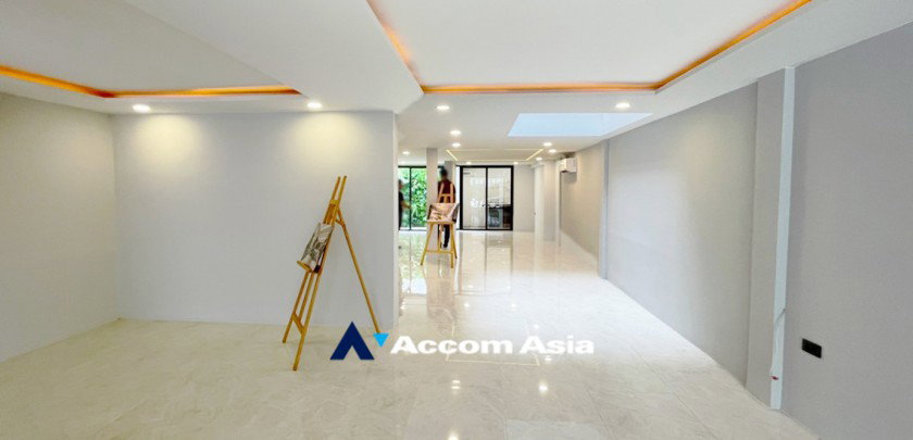 picture 🔼🔽 AccomA 📩  3 BR Townhouse in Khlong Tan Nuea (AA32463) - 4/20