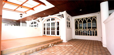 Houses for rent Soi Ekamai (Sukhumvit 63) : 🔼🔽 AccomA 📩 Home Office 5 BR House @Ekkamai Villas (AA17416)