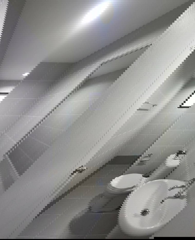 รูป ให้เช่าบ้าน 4 ห้องนอน ใกล้สนามบินเชียงใหม่ หมู่บ้านกาญจน์กนกวิลล์ 22 สารภี-เชียงใหม่ (R1012) T.0946511456 - รูปที่ 8/9