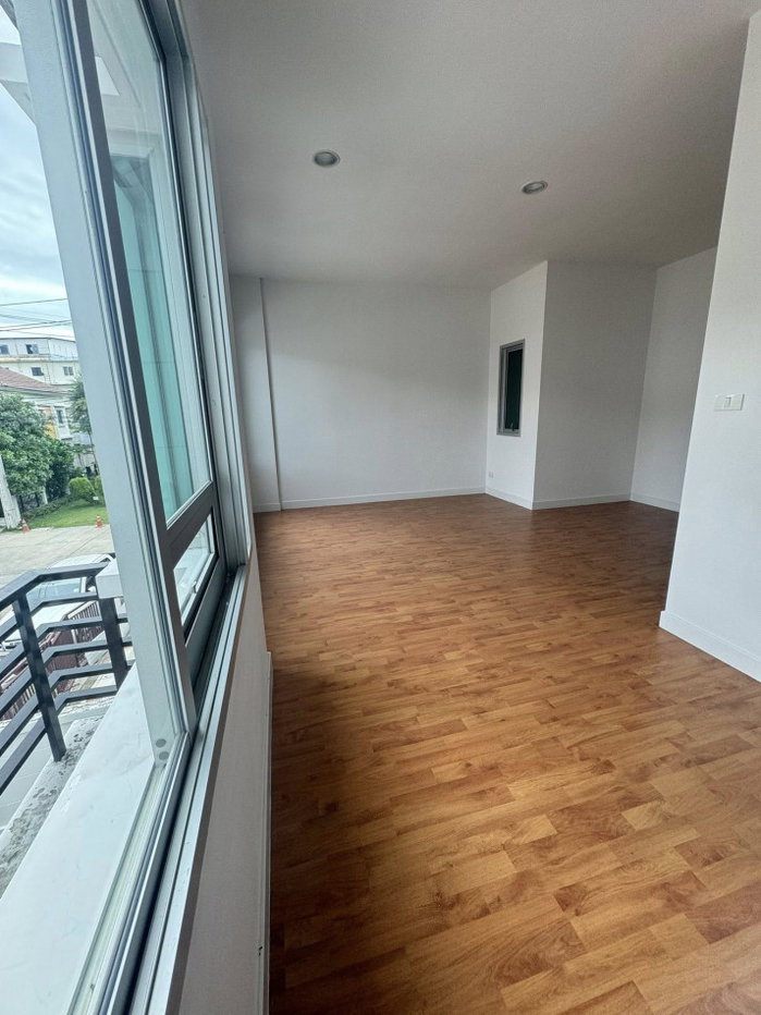 รูป ให้ เช่าทาวน์โฮม วิสต้าวิลล์ 180 (Vistaville 180) เทพารักษ์ ติดถนนใหญ่ ใกล้วงแหวนกาญจนาภิเษกและทางด่วน - รูปที่ 9/12