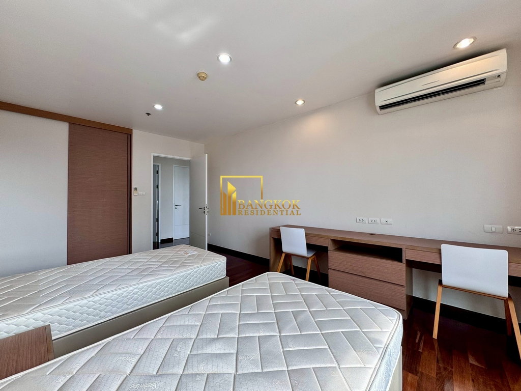 รูป Luxurious 3 Bedroom Apartment in Phrom Phong - BR0474AP - รูปที่ 31/50