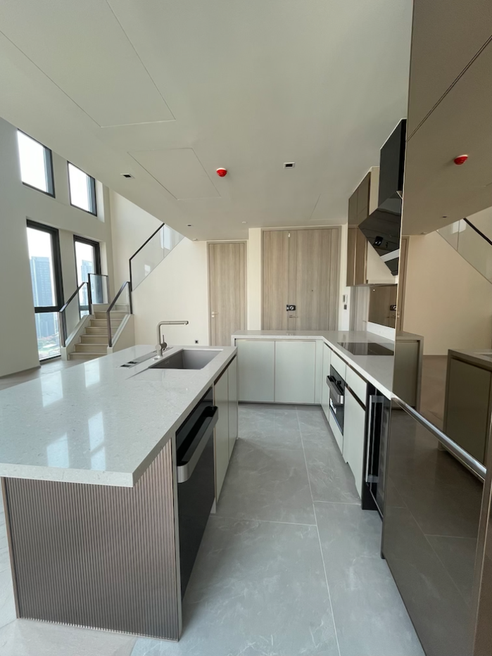 รูป 🔼🔽 AccomA 📩 Modern Duplex Condo with City View ( AA33635 ) - รูปที่ 3/11